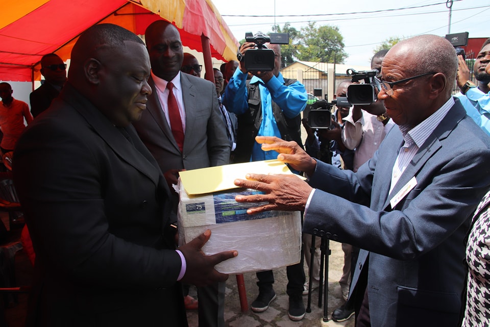 Un don de livres pour nourrir les esprits à la Bibliothèque Nationale